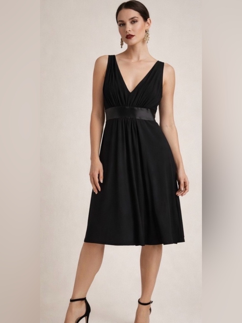 Jones New York Little Black Dress V-Neck Size 4 Cocktail Empire Waist Evening